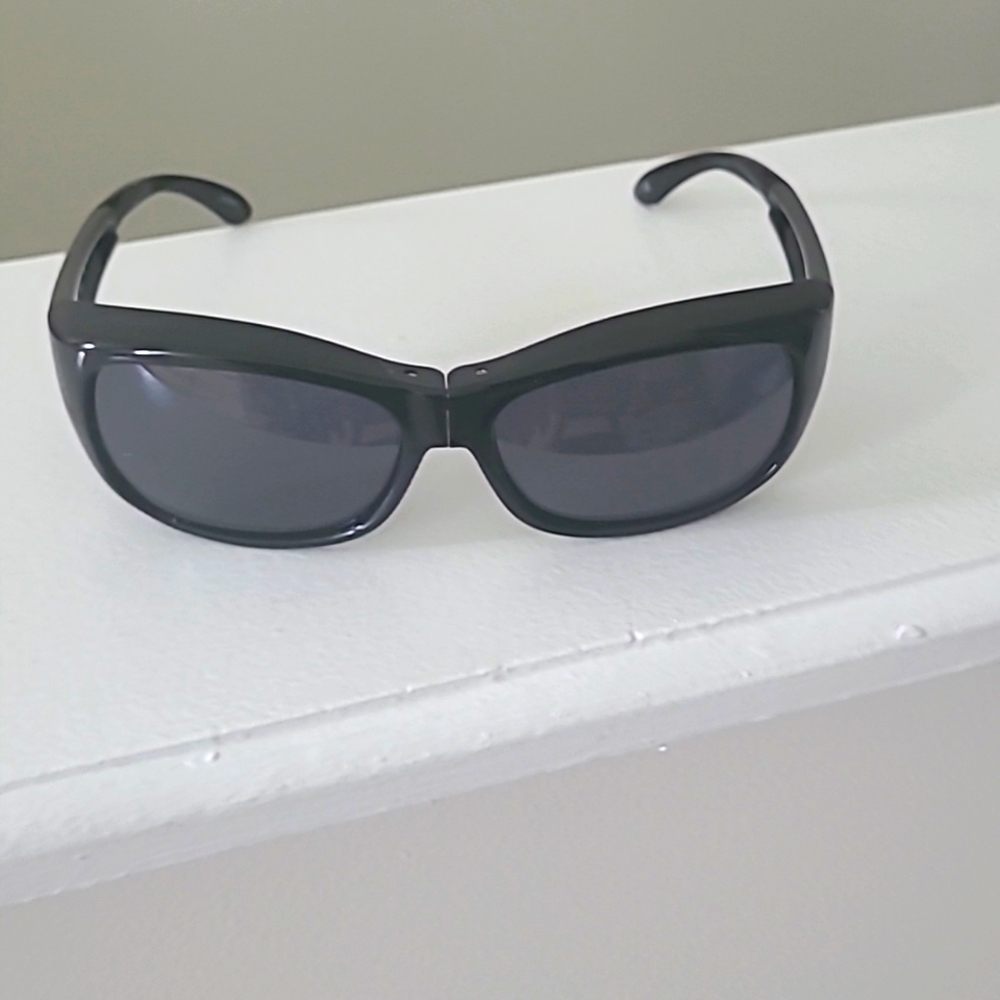 Haven by Foster Grant Fitover Folding Polarized Sunglasses